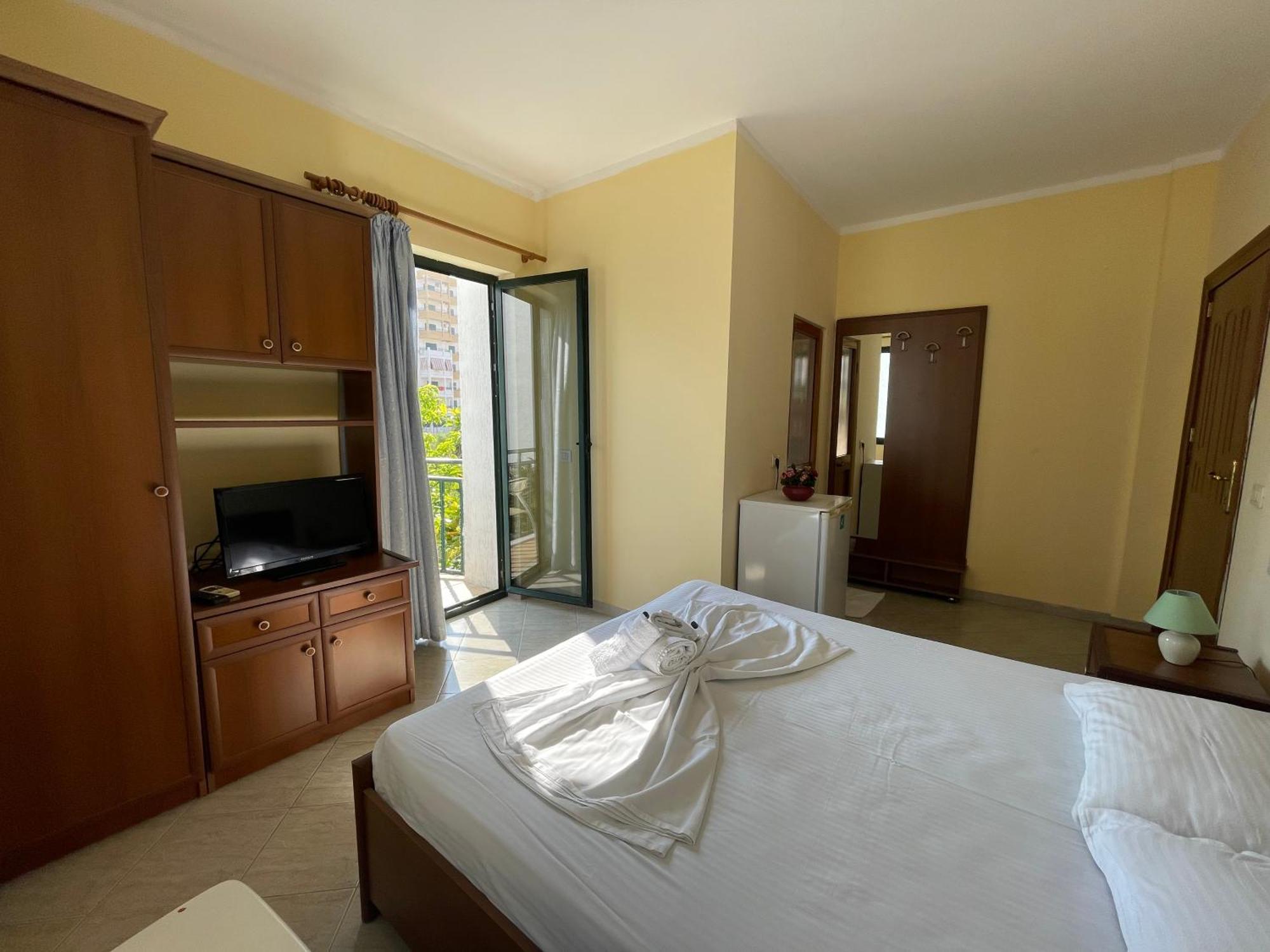 Sanremo Hotel Restorant Shkallnur Ngoại thất bức ảnh