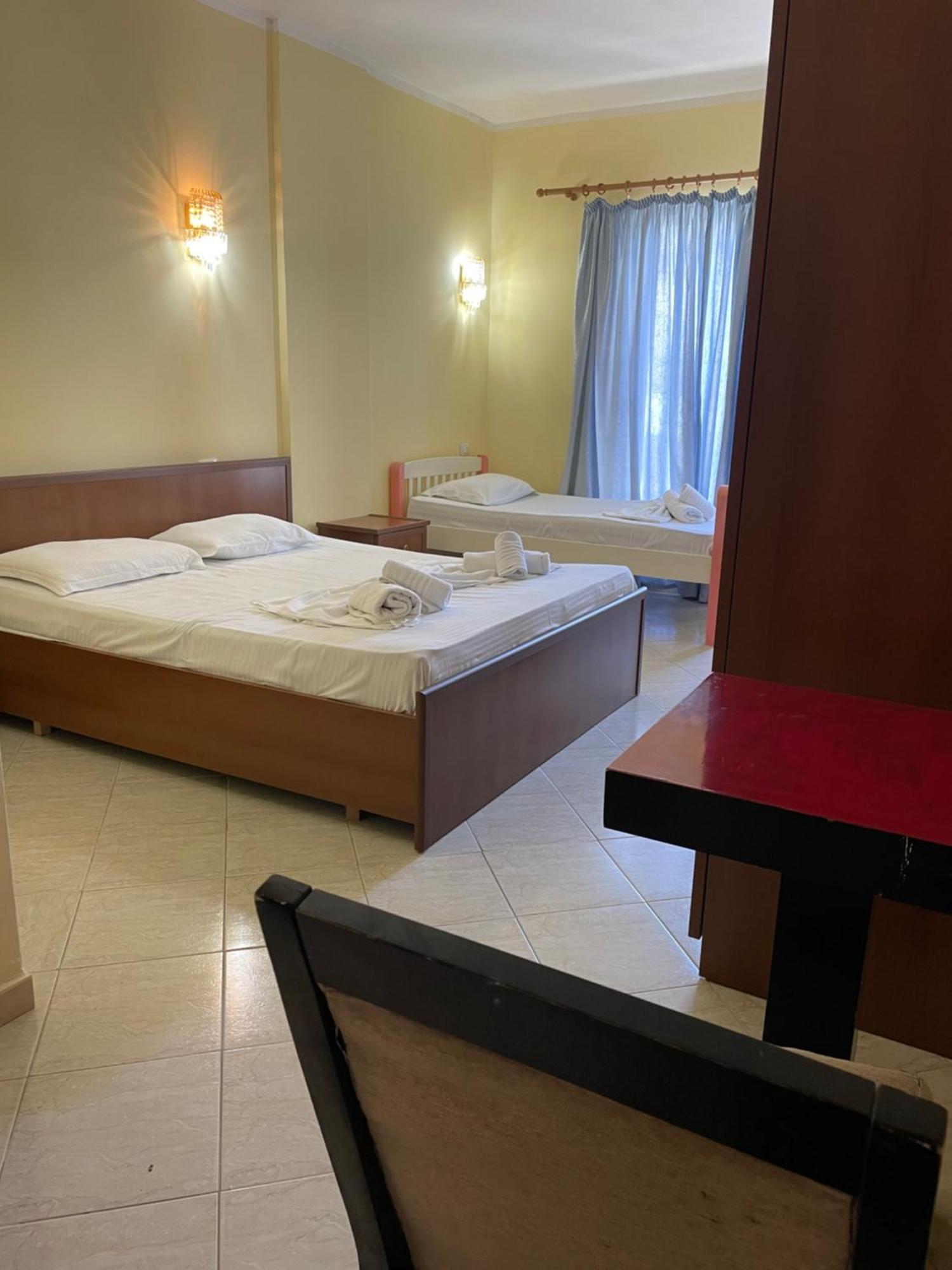 Sanremo Hotel Restorant Shkallnur Ngoại thất bức ảnh
