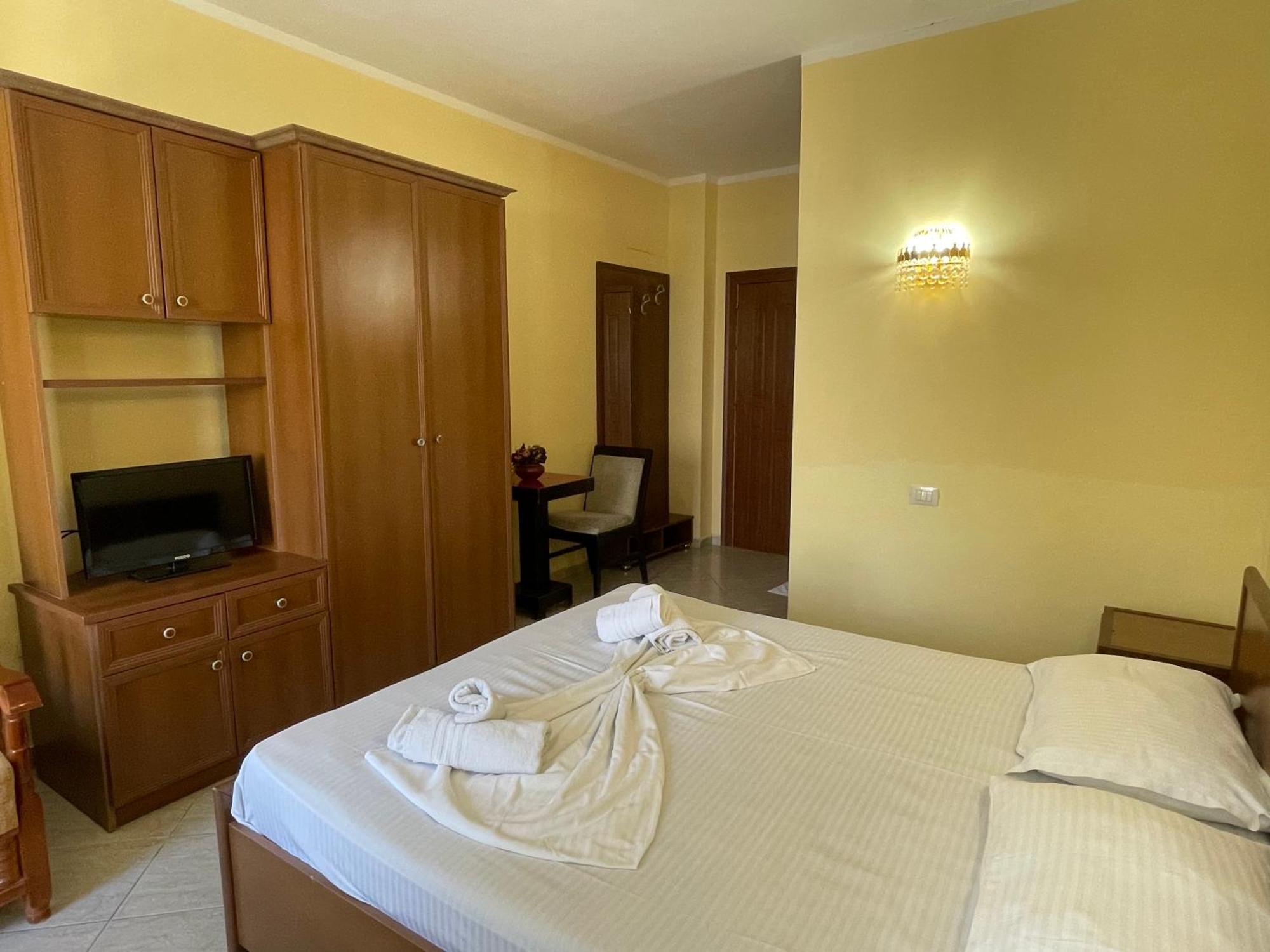 Sanremo Hotel Restorant Shkallnur Ngoại thất bức ảnh